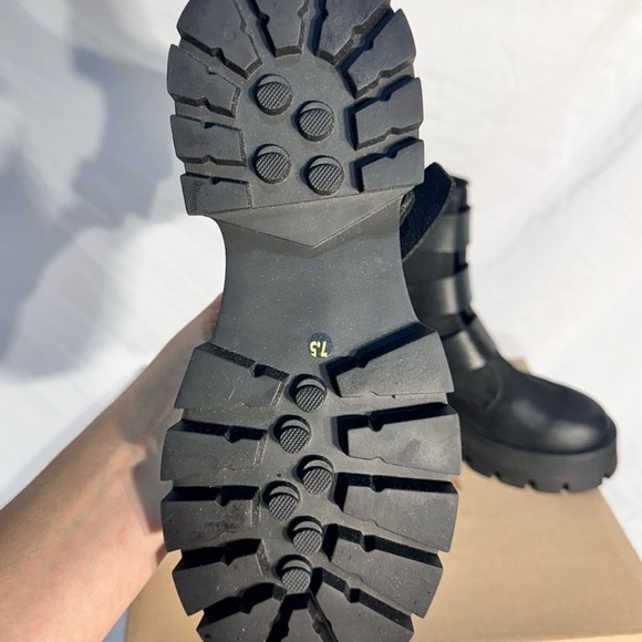 Steve Madden Roland Women's Black Buckle Ankle Boots New 7.5 - Picture 9 of 11